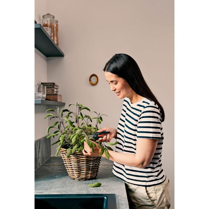 Gardena 12213-20 Tijera Gripcut con Corte Bypass y Sujeción Integrada para Hierbas y Chiles 3