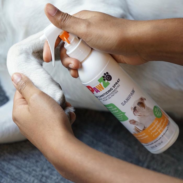 Pawz SaniPaw Spray Desinfectante y Limpiador de Patas para Perros 236ml - Elimina Bacterias, Olores, Mantiene Patas Sanas 2 Pawz SaniPaw Spray Desinfectante y Limpiador de Patas para Perros 236ml - Elimina Bacterias, Olores, Mantiene Patas Sanas 2