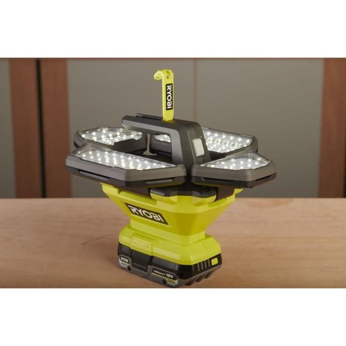 Foco LED 360° - RYOBI - 18V - 3 intensidades: 3.500 / 2.000 / 1.000 / 500 lúmenes - 4 paneles de luz 1 Foco LED 360° - RYOBI - 18V - 3 intensidades: 3.500 / 2.000 / 1.000 / 500 lúmenes - 4 paneles de luz 1