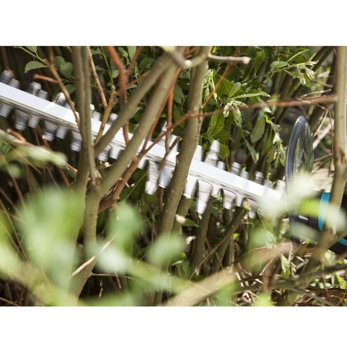 Gardena 9835-20 Cortasetos eléctrico PowerCut 700/65 de 700 W, potente para el asombroso recorte de setos. 3 Gardena 9835-20 Cortasetos eléctrico PowerCut 700/65 de 700 W, potente para el asombroso recorte de setos. 3