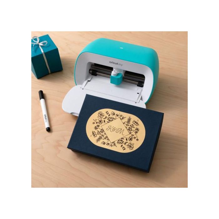 Cricut 2010043 Lámina de vinilo de transferencia térmica liso, Oro, 140 mm x 330 mm, 4 hojas 2 Cricut 2010043 Lámina de vinilo de transferencia térmica liso, Oro, 140 mm x 330 mm, 4 hojas 2