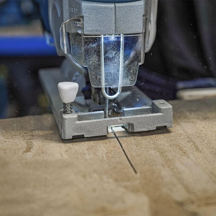 Koma Tools Sierra de calar 08772 20V con 1 Batería 2.0Ah y Cargador, Maletín Incluido, Velocidad Variable, Luz LED, Diseño Ergonómico y Compacto 7