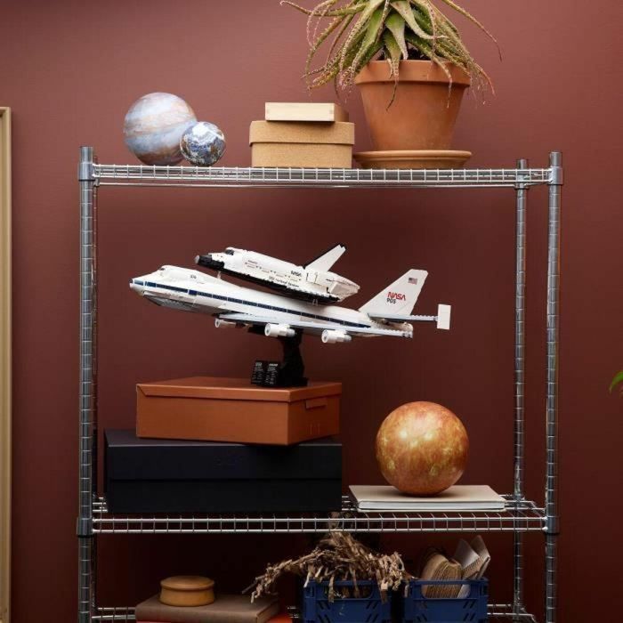 Lego Avión portaaviones Icons 10360 4