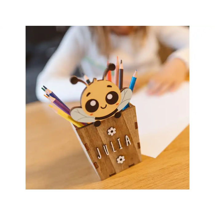 Wondee Cubilete Portalápices Infantil Personalizable de Madera con Kit de Letras y Símbolos para Niños y Niñas. 1