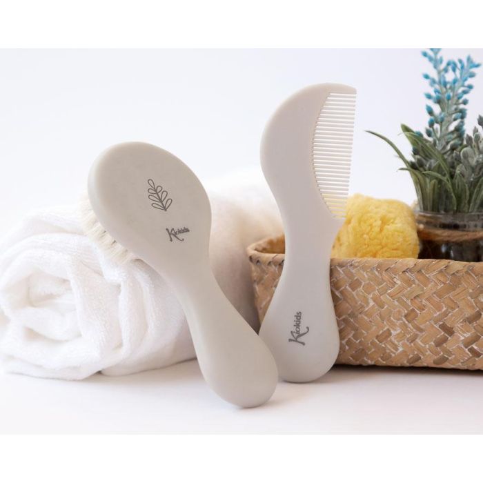 KioKids Set Peine y Cepillo Bebé Cerdas Naturales Extrasuave para Pelo Delicado Recién Nacido Gris +0 Meses