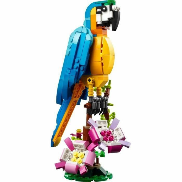 LEGO 31136 Loro Exótico 3-en-1, Figuras de Animales de la Jungla con Rana y Pez 7