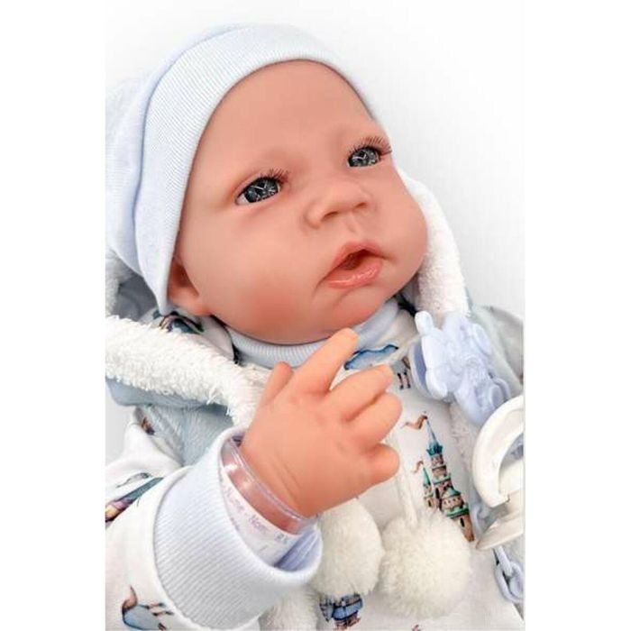 Reborn pijama blanco gorro azul mecanismo pulsador lloro ref: 18400-24 50 cm 1