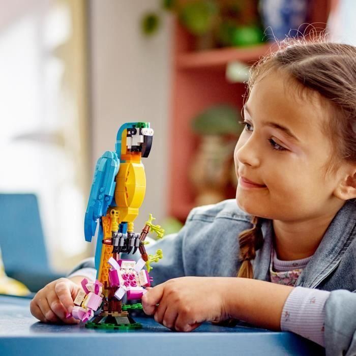 LEGO 31136 Creator 3en1 Loro Exótico - Set de Construcción de Animales de la Selva Transformable en Pez y Rana 5