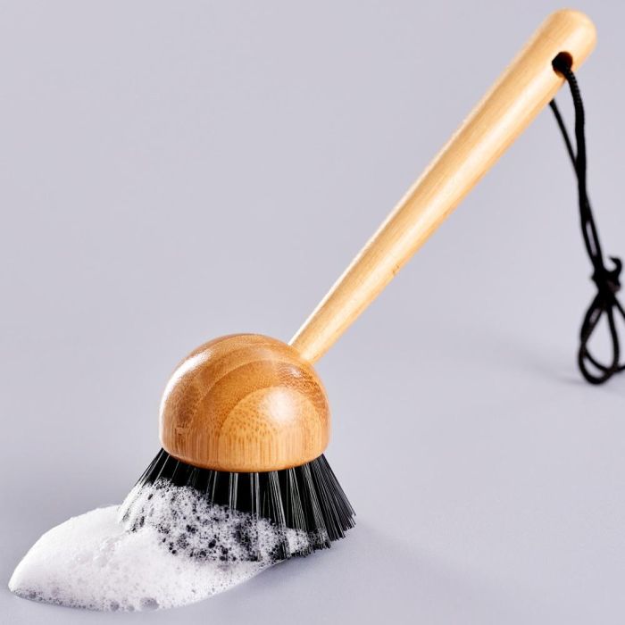 Day Cepillo Platos 22 cm Bambú y Plástico con Correa Imitación Cuero 1