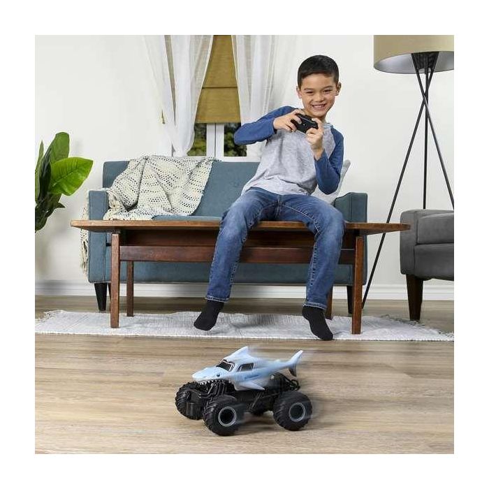 Coche radio control monster jam megalodon escala 1:24. 14,3x28,57x14,94cm 2 Coche radio control monster jam megalodon escala 1:24. 14,3x28,57x14,94cm 2