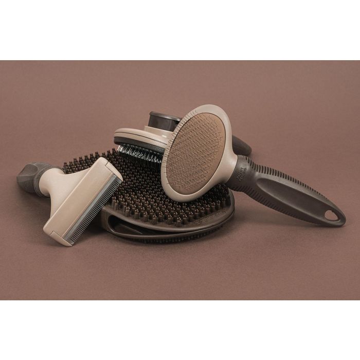 Gloria Carda Ovalada Grande Curvada y Cómoda para Perros de Pelo Largo y Duro - Cepillo Desenredante y Quita Muda con Mango Ergonómico 3