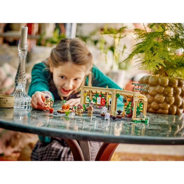 Lego Harry Potter 76445 Castillo de Hogwarts: Clase de Herbología Juguete para niños de 8 años 9