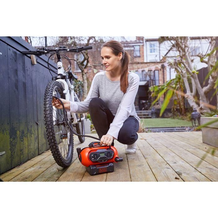 BLACK + DECKER BDCINF18N-QS Inflador-Compresor con o sin cable - Batería de 18 V / Cable de 220 V - 11 Barras / 160 PSI - 3 Agujas 4 BLACK + DECKER BDCINF18N-QS Inflador-Compresor con o sin cable - Batería de 18 V / Cable de 220 V - 11 Barras / 160 PSI - 3 Agujas 4