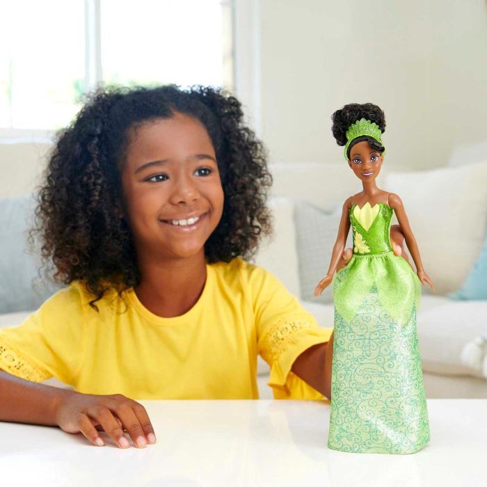 Mattel Hlw04 Muñeca Disney Princesa Tiana, inspirada en 'Tiana y el sapo', articulada, con ropa y accesorios (tiara y zapatos) 4