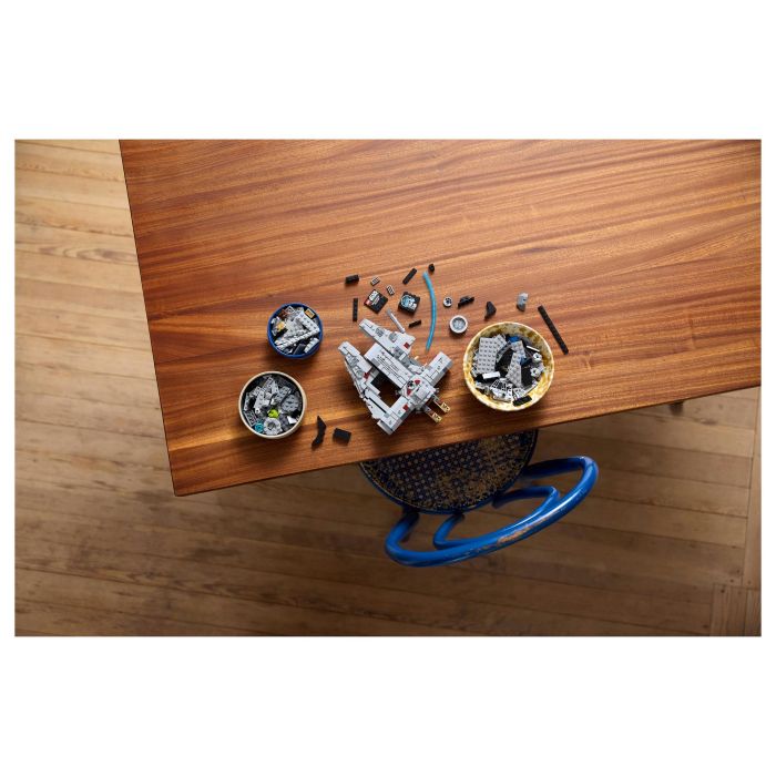 LEGO Star Wars Millennium Falcon 75375 Halcón Milenario Juego de Construcción 921 Piezas