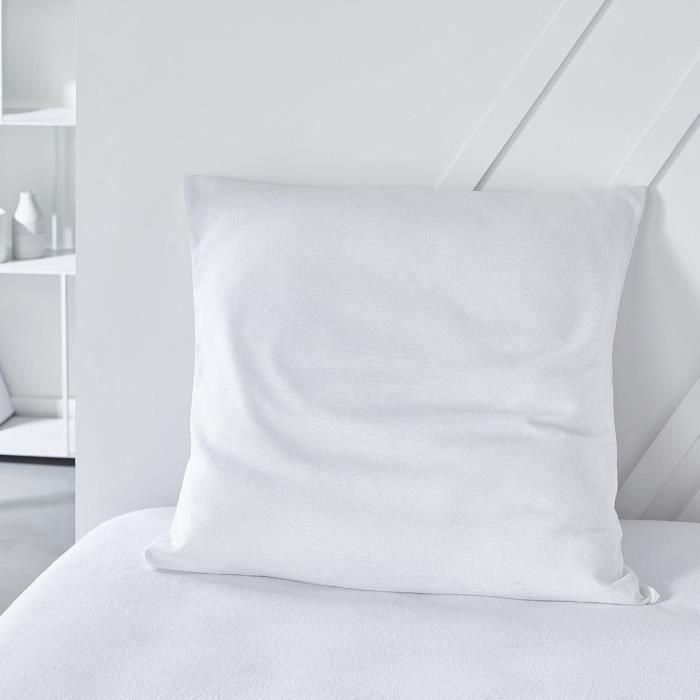 Today Protector de Almohada Essential Absorbente y Antiácaros 60 x 60 cm, diseñado para una protección duradera de tu almohada contra humedad y ácaros.