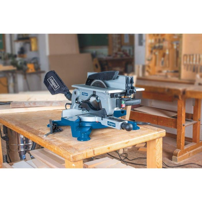 Scheppach HM100T Sierra Ingletadora Pendular con Mesa Superior, Hoja de Carburo 254mm 60 Dientes, Potencia 1800W 4 Scheppach HM100T Sierra Ingletadora Pendular con Mesa Superior, Hoja de Carburo 254mm 60 Dientes, Potencia 1800W 4
