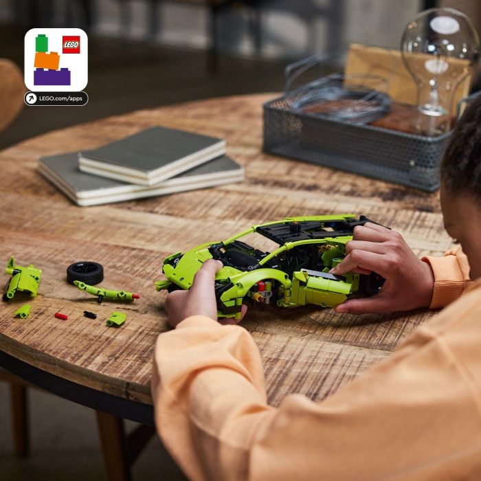 LEGO 42161 Lamborghini Huracán Tecnica Technic, réplica detallada de superdeportivo con motor V10, puertas abatibles, dirección. Edad +9 años 5