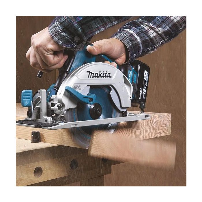 Makita Sierra Circular DHS680Z, 16.5 cm disco, 5000 RPM, Profundidad de corte 5.7 cm (90°) y 4.1 cm (45°), 18V, 3.3kg 1 Makita Sierra Circular DHS680Z, 16.5 cm disco, 5000 RPM, Profundidad de corte 5.7 cm (90°) y 4.1 cm (45°), 18V, 3.3kg 1