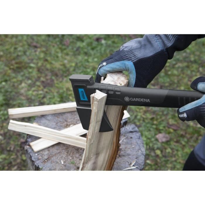 Gardena 900 B Hacha Universal con Mango de Plástico, Revestimiento Antiadherente, Ergonómica, Negro y Azul, 34 mm 3 Gardena 900 B Hacha Universal con Mango de Plástico, Revestimiento Antiadherente, Ergonómica, Negro y Azul, 34 mm 3