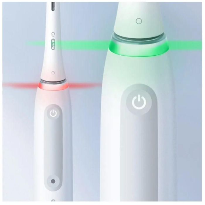 Oral-B iO Series 4 *Quite White* mit Reiseetui 2 Oral-B iO Series 4 *Quite White* mit Reiseetui 2