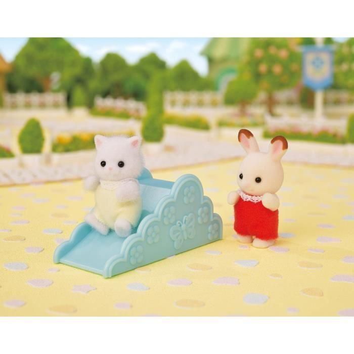 Sylvanian Families Molino de Viento de los Bebés con Tobogán, Columpio y Góndolas Giratorias - Set de Juego Infantil 4