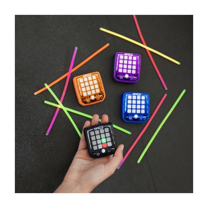 Bandai Juego electrónico Tap Tap, entrena memoria, concentración y coordinación, para niños 4+ años, con luces y pilas LR03 incluidas, Modelos Surtidos 4 Bandai Juego electrónico Tap Tap, entrena memoria, concentración y coordinación, para niños 4+ años, con luces y pilas LR03 incluidas, Modelos Surtidos 4