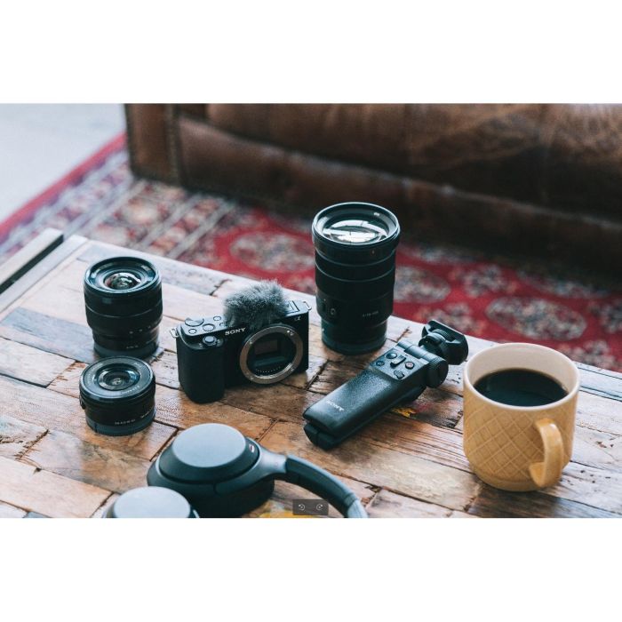 ZV-E10 Objektiv AF E 16-50mm 35-mm-Vollformatbildsensor 6 ZV-E10 Objektiv AF E 16-50mm 35-mm-Vollformatbildsensor 6