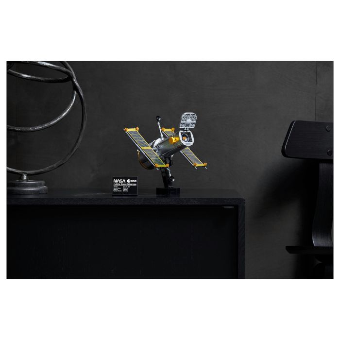 LEGO Creator Expert NASA Spaceshuttle Discovery - Set de construcción 2354 piezas, Maqueta del Transbordador Espacial, para adultos y fans 24