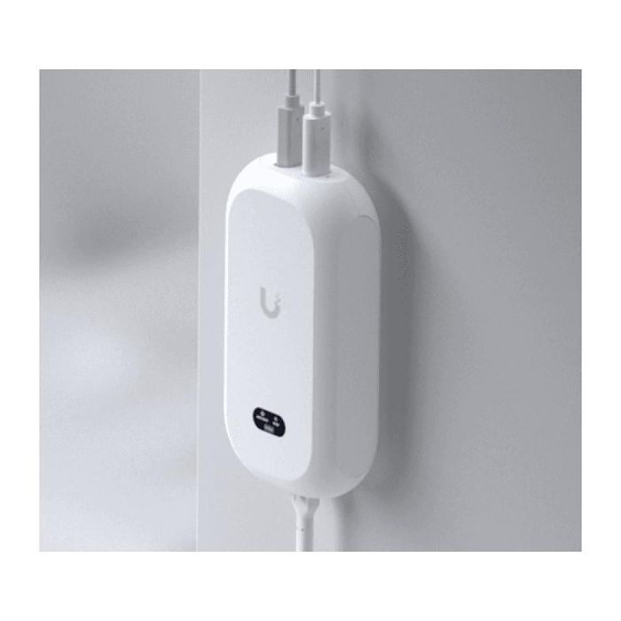 Ubiquiti Hub, 0.96" display, PoE, RJ-45 para AI Theta deployment 1