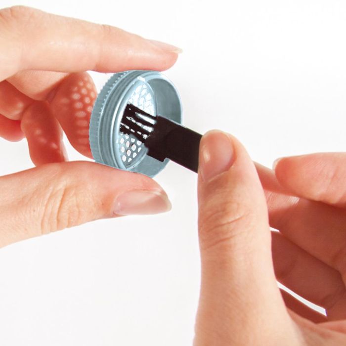 Je cherche une Idee Máquina Quita-Pelusas, Funciona con Pilas AA LR06, Incluye Cepillo y Depósito 4