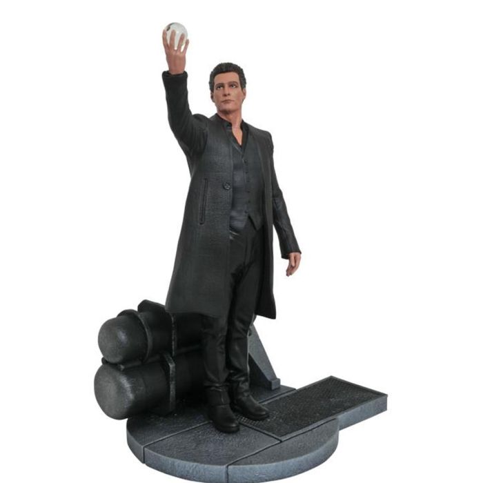 Diamond Collection Figura The Man in Black de La Torre Oscura, 25 cm PVC con base diorama