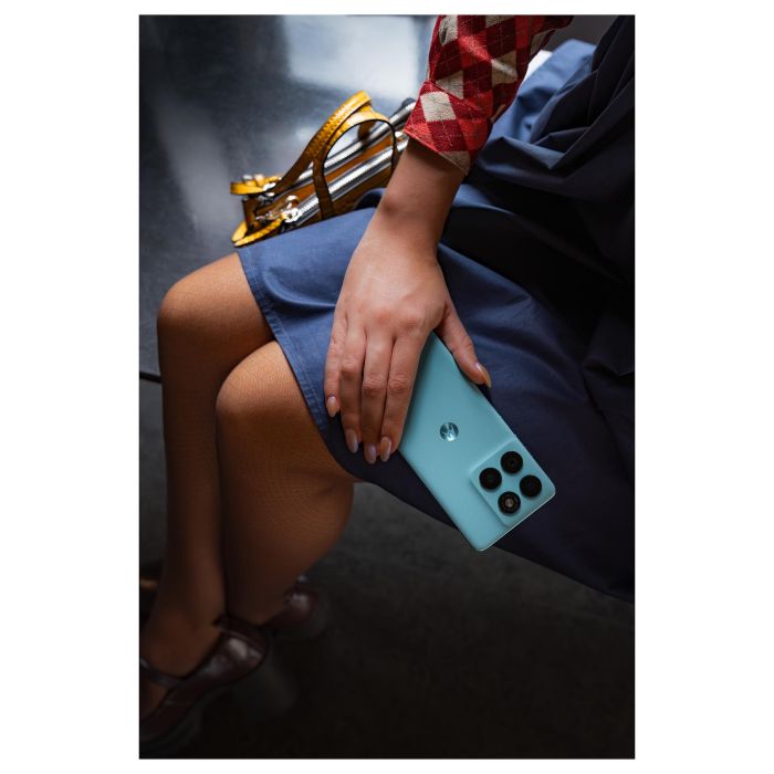 Motorola Edge 60 Fusion Smartphone 5G - 6.67" Pantalla Super HD 120Hz, 256GB Almacenamiento, 8GB RAM, Cámara 50MP, Carga TurboPower 68W, Batería 5200 mAh, Android 15, Color Turquesa