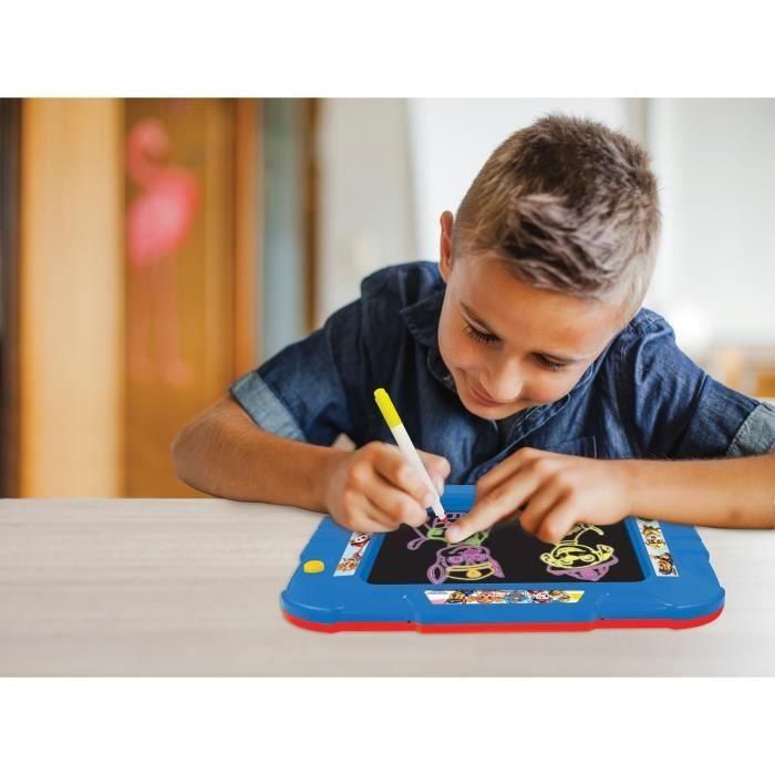 LEXIBOOK Pizarra Luminosa Patrulla Canina Paw Patrol con 6 Plantillas y 8 Efectos de Luz. Incluye 2 Marcadores Doble Cara y Paño de Limpieza. 3