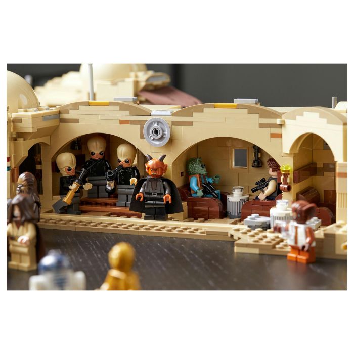LEGO Star Wars Mos Eisley Cantina 75290 - Juego de Construcción 3187 Piezas con 21 Minifiguras 8