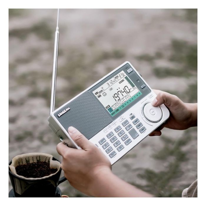 Sangean ATS-909X2 - Radio portátil digital AM/FM/LW/SO, pantalla LCD, color blanco Sangean ATS-909X2 - Radio portátil digital AM/FM/LW/SO, pantalla LCD, color blanco