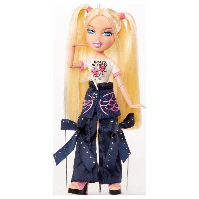 Muñeca Cloe Stylin + Camiseta Bratz 2