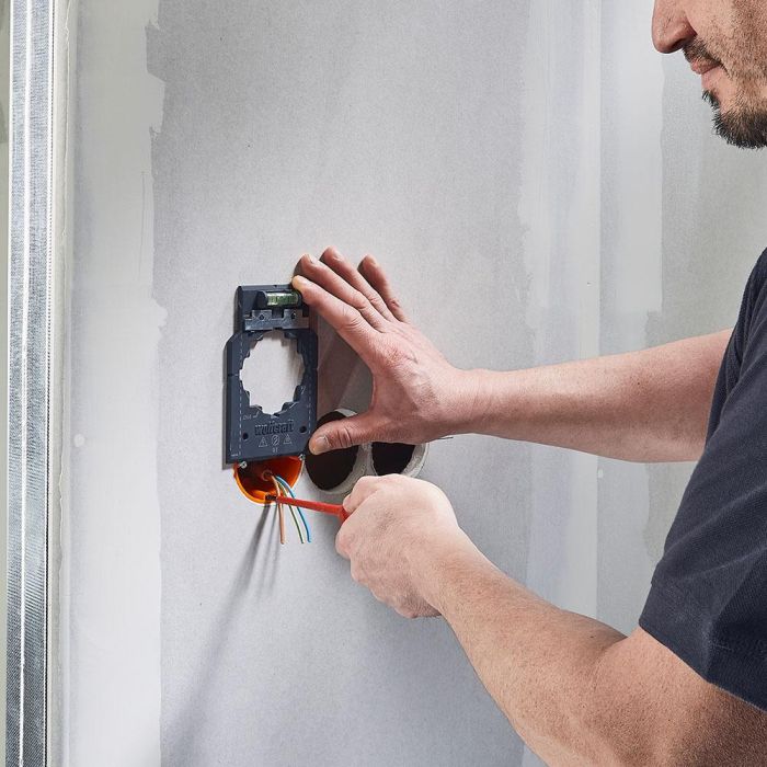 Wolfcraft 5975000 Plantilla para marcar y alinear, para medidas de 71 y 91 mm, obra en seco, instalación de cajas de enchufe e interruptores 5 Wolfcraft 5975000 Plantilla para marcar y alinear, para medidas de 71 y 91 mm, obra en seco, instalación de cajas de enchufe e interruptores 5