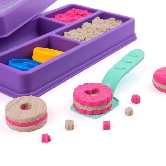 Kinetic Sand 6071549 Kit Caja de Galletas de Arena Mágica para Niños con 227g, Moldes, Espátula y Caja de Almacenamiento +3 años 4 Kinetic Sand 6071549 Kit Caja de Galletas de Arena Mágica para Niños con 227g, Moldes, Espátula y Caja de Almacenamiento +3 años 4