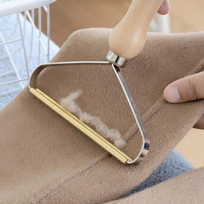 Je cherche une Idee Rastrillo Quitapelusas y Bolitas para Tejidos con Mango de Madera 16x12.5 cm 4