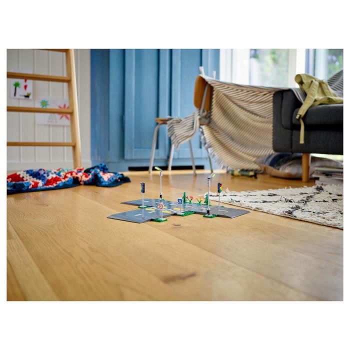 LEGO 60304 Intersección para montar, Juego de Construcción de Ciudades con Paneles y Carreteras para Montar