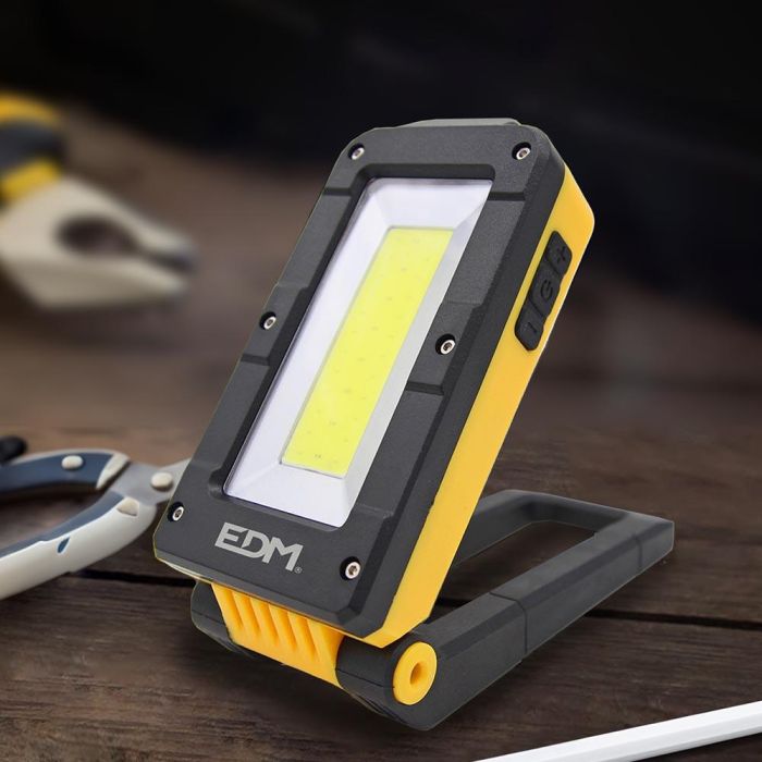 Edm Linterna de trabajo LED recargable con base basculante 180°, 5W COB LED, 500LM, impermeable IP44, batería 2000mAh 6 Edm Linterna de trabajo LED recargable con base basculante 180°, 5W COB LED, 500LM, impermeable IP44, batería 2000mAh 6