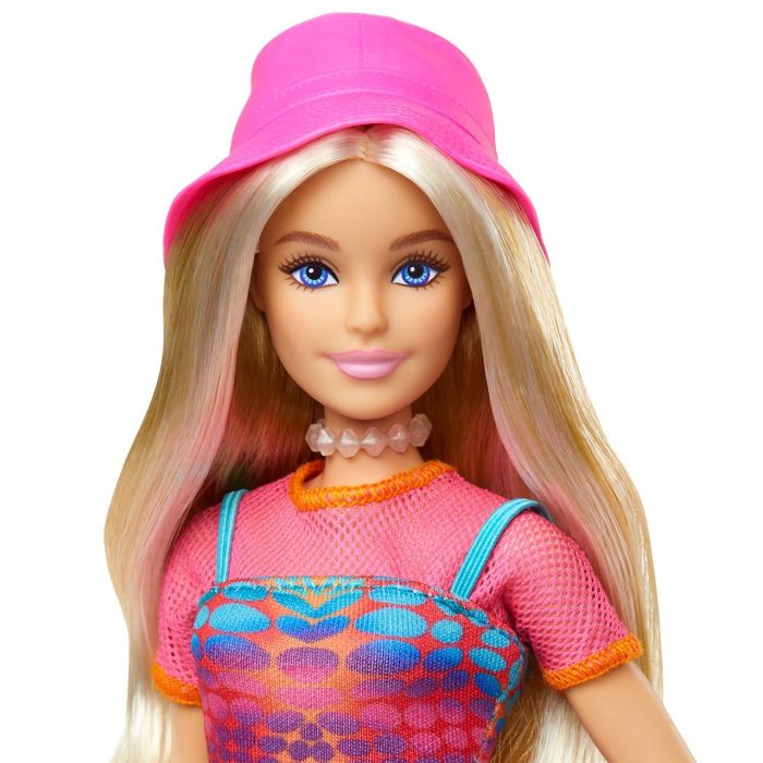 Barbie Hwh97 Muñeca Viajera Italia Pink Passport. Conjunto con Vestido Veraniego, Sandalias, Sombrero y Gafas de Sol. 2 Barbie Hwh97 Muñeca Viajera Italia Pink Passport. Conjunto con Vestido Veraniego, Sandalias, Sombrero y Gafas de Sol. 2