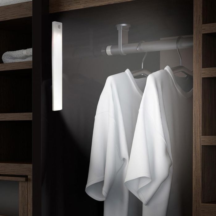 Je cherche une Idee Lámpara 12 LED con Sensor de Movimiento Recargable para Armarios y Escaleras Longitud 25 cm 1