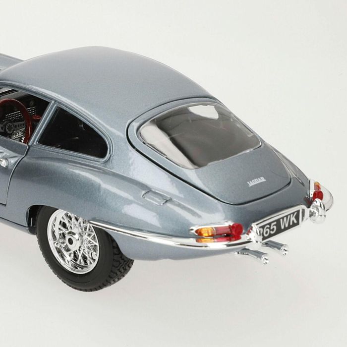 Coche Bburago GT-Jaguar "E" Coupe (1961) 1:18 2
