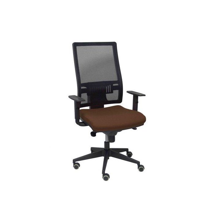 Silla Piqueras Y Crespo Horna Brazos Regulables Mecanismo Sincro Altura Y Apoyo Lumbar Regulable Rueda Parquet Respaldo Malla Negra Transpirable Y Asiento Tapizado Bali Marron Oscuro