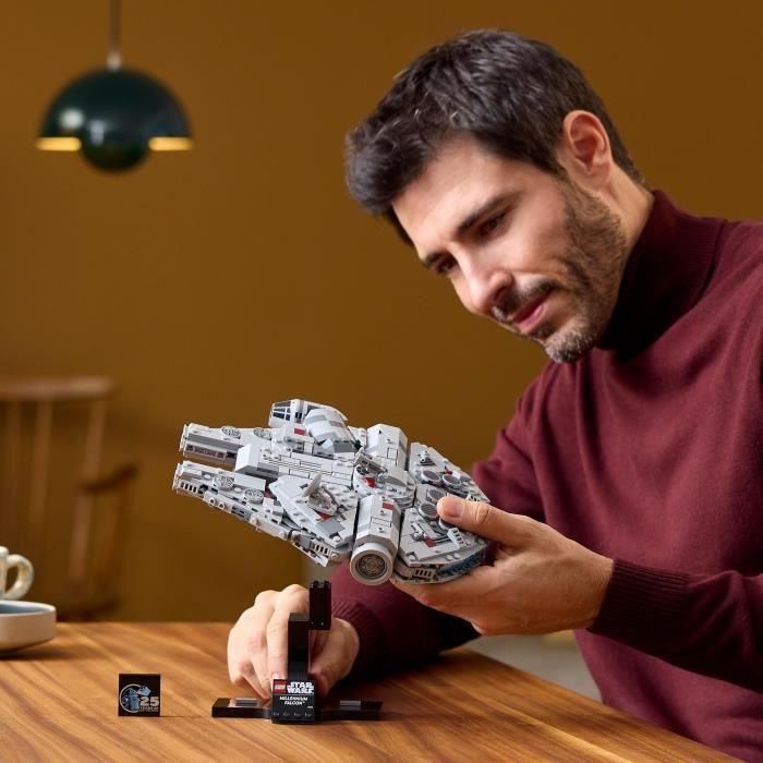 LEGO Star Wars 75375 Halcón Milenario, Set de construcción, Nave espacial, Adultos 4
