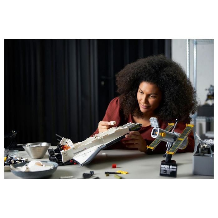 LEGO Creator Expert NASA Spaceshuttle Discovery - Set de construcción 2354 piezas, Maqueta del Transbordador Espacial, para adultos y fans 45