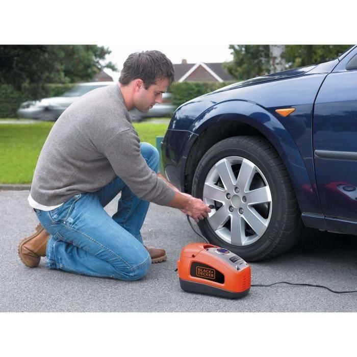 Black + Decker Compresor de Aire Programable 12V / 220V, 11 Bares, Digital con Parada Automática, Almacenamiento de Accesorios 3