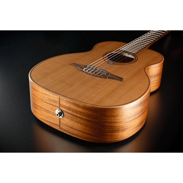 LAG Guitarra Acústica Escapade Nylon A/E- Natural Travel Clásica Electrocústica, Tapa Cedro Rojo Macizo, Acabado Satinado 7 LAG Guitarra Acústica Escapade Nylon A/E- Natural Travel Clásica Electrocústica, Tapa Cedro Rojo Macizo, Acabado Satinado 7